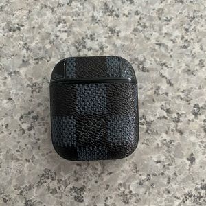 2nd gen AirPod case Black